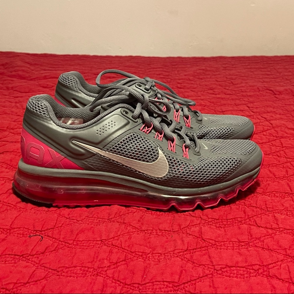 Women’s 8.5 Nike AirMaxx Pink & Grey